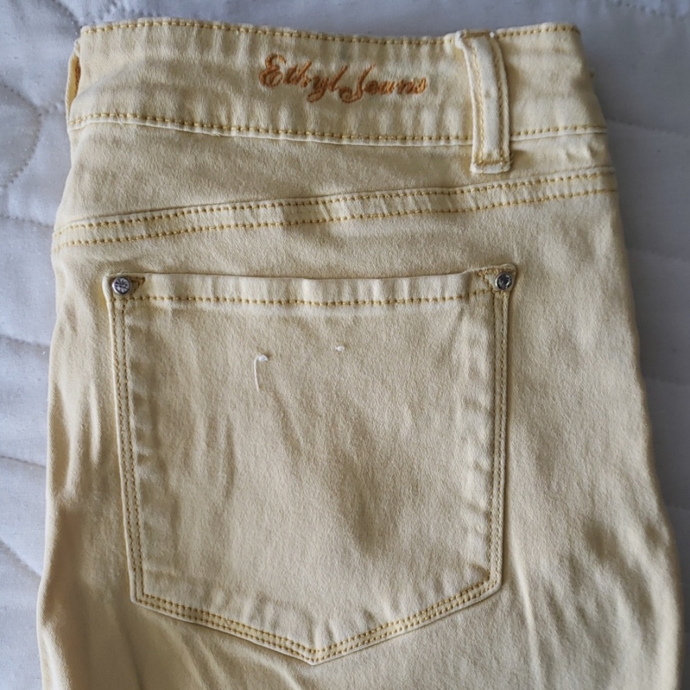 Shorts - Picture 3 of 3